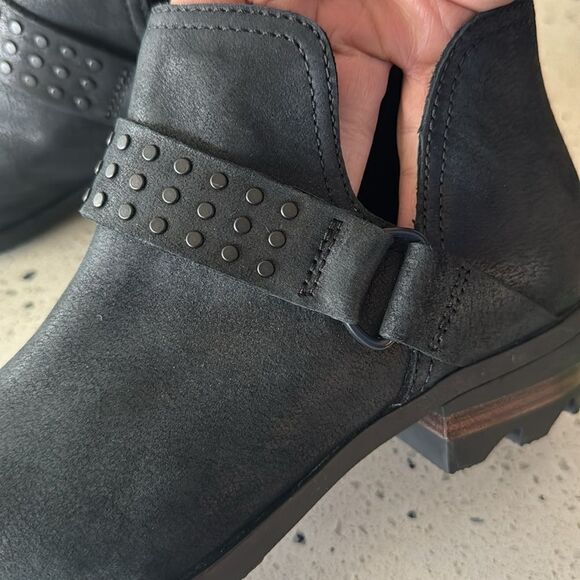 Sorel Lolla ll Women’s Black Leather Ankle Booties Cut Outs Studs Casual Size 6 - Picture 12 of 14